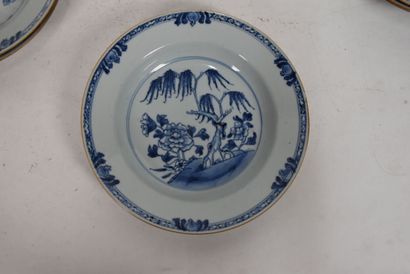 Chine, XVIIIe siècle

Vingt-six assiettes...