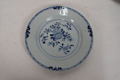 Chine, XVIIIe siècle

Vingt-six assiettes...