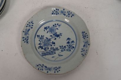 Chine, XVIIIe siècle

Vingt-six assiettes...