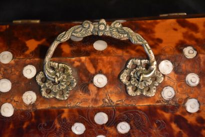 Coffret de voyage en écaille de tortue et...