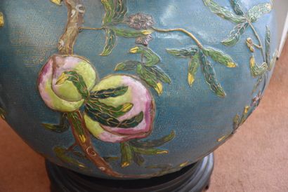Chine, XXe siècle

Importante paire de vases...
