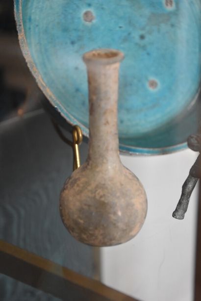 Lot de cinq balsamaires dont un avec une...