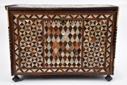 Cabinet à décor marqueté, Empire ottoman,...