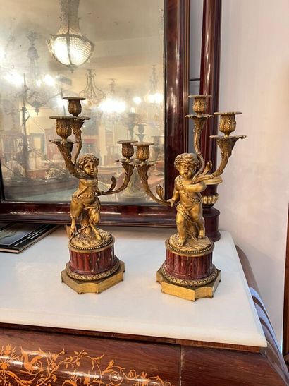 D'après CLODION et DELARUE

Paire de candélabres...