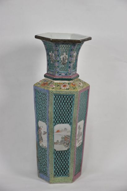 Chine, XIXe siècle

Vase octogonale à col...
