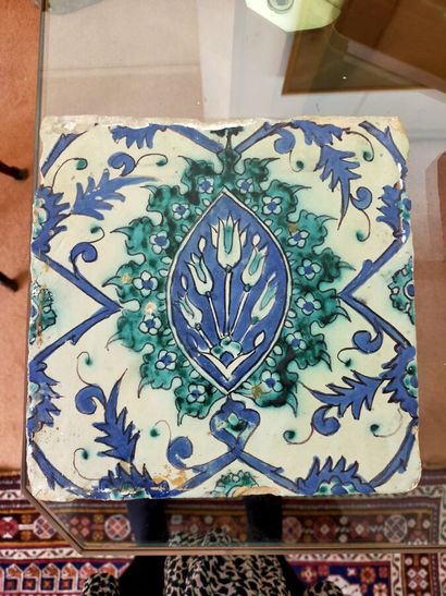 Paire de carreaux à décor de mandorle, Égypte...