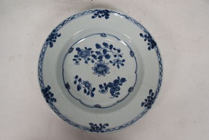 Chine, XVIIIe siècle

Vingt-six assiettes...