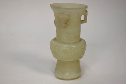 Chine, XXe siècle

Cloche et vase en jade,...