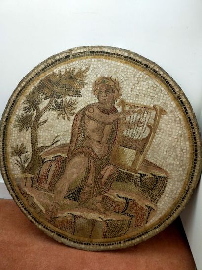 Mosaïque de forme circulaire représentant,...