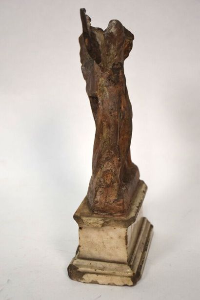 Statuette représentant le dieu Eros. Argile....
