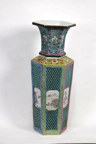 Chine, XIXe siècle

Vase octogonale à col...
