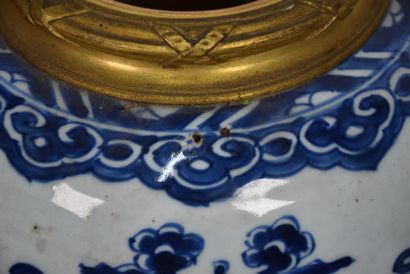 Chine, XIXe siècle

Paire de vases en porcelaine...
