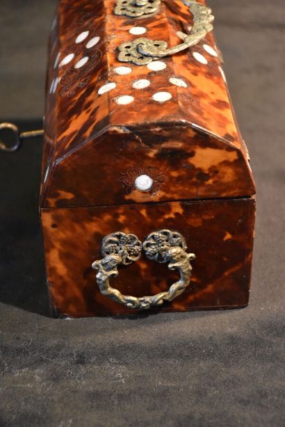 Coffret de voyage en écaille de tortue et...
