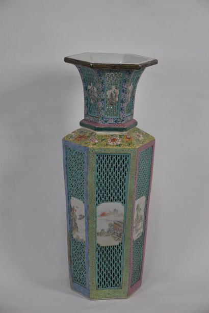 Chine, XIXe siècle

Vase octogonale à col...