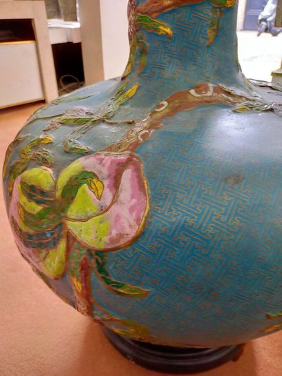 Chine, XXe siècle

Importante paire de vases...