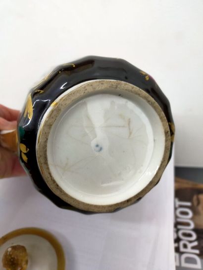 Russie

Théière couverte en porcelaine de...