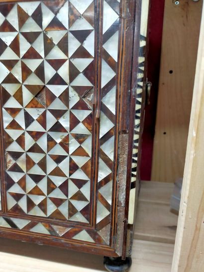 Cabinet à décor marqueté, Empire ottoman,...
