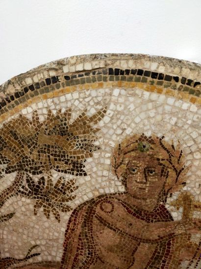 Mosaïque de forme circulaire représentant,...