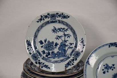 Chine, XVIIIe siècle

Vingt-six assiettes...