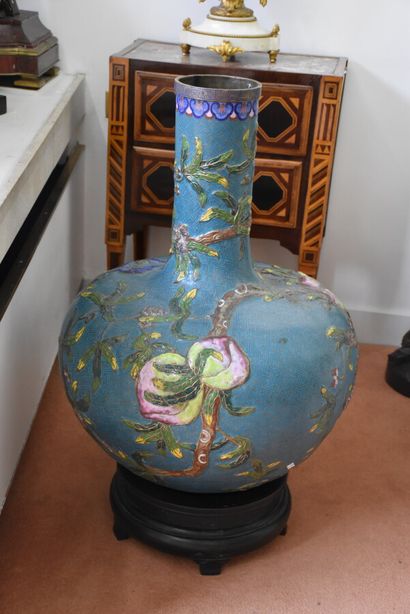 Chine, XXe siècle

Importante paire de vases...