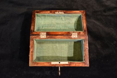 Coffret de voyage en écaille de tortue et...