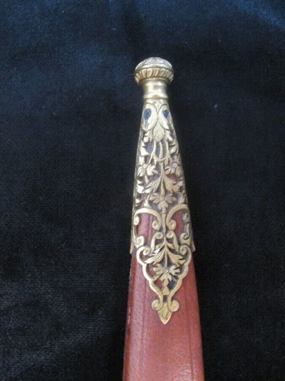 Inde, Gujarat

Kard, le pommeau sculpté en...