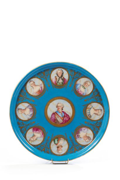 GENRE DE SEVRES

Plateau circulaire en porcelaine...