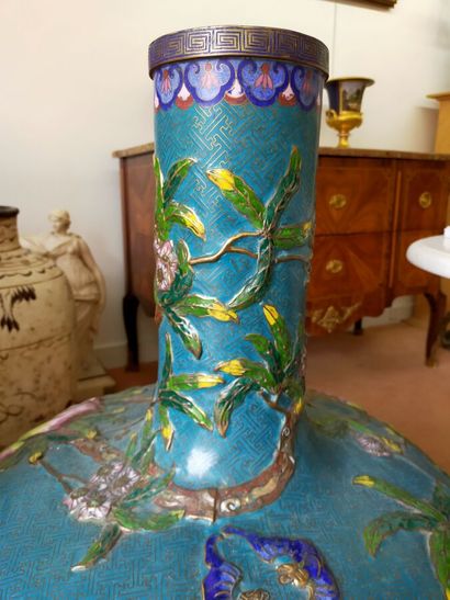 Chine, XXe siècle

Importante paire de vases...