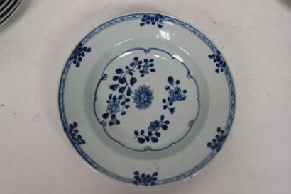Chine, XVIIIe siècle

Vingt-six assiettes...