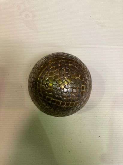 JEUX DE BOULE.

Deux paires de boules en...
