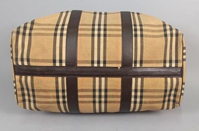 BURBERRY

Sac de voyage en toile et cuir...