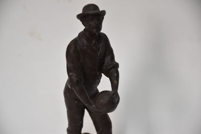 JEUX DE BOULE

Joueur de quilles.

Sculpture...