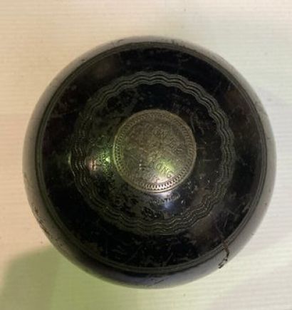 JEUX DE BOULE.

Boule de Boulingrin de marque...