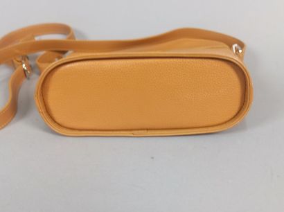 LONGCHAMP

Sac à bandoulière en cuir fauve

Dim....