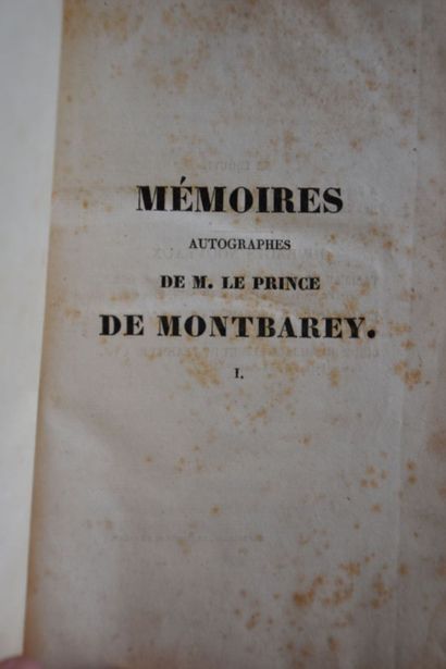 Un ensemble de livres reliés dont : 

- VOLTAIRE,...