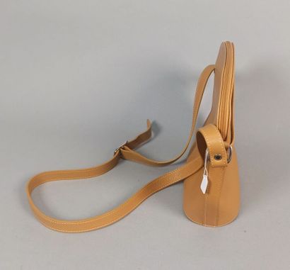 LONGCHAMP

Sac à bandoulière en cuir fauve

Dim....