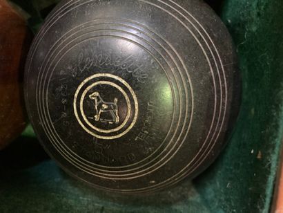 JEUX DE BOULE.

Boule de Boulingrin de marque...
