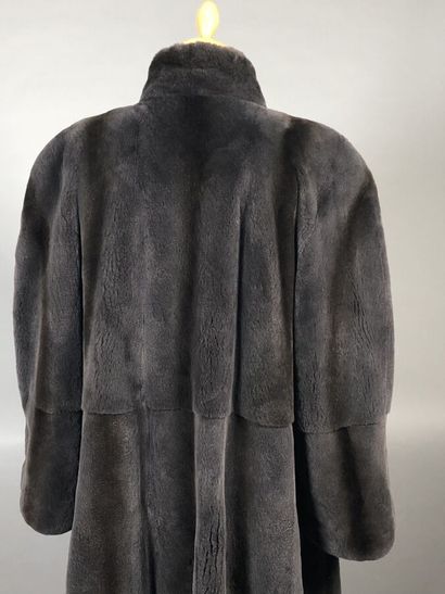 Fourrures REINER

Manteau ¾ vison rasé Saga...