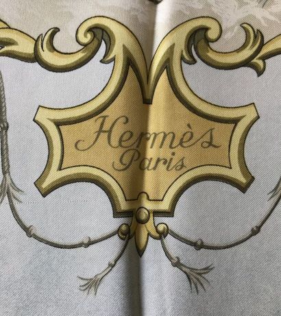 HERMES Paris

Trois carrés 90 en twill de...
