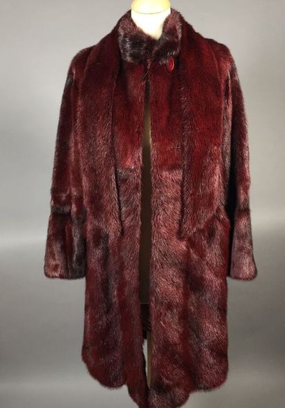 NINA RICCI Paris

Manteau en vison teinté...
