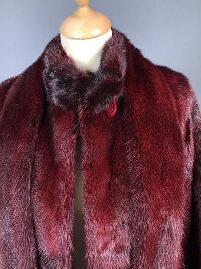 NINA RICCI Paris

Manteau en vison teinté...