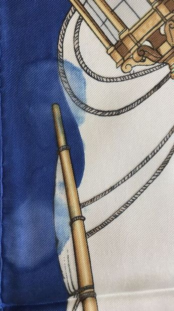 HERMES Paris

Trois carrés 90 en twill de...