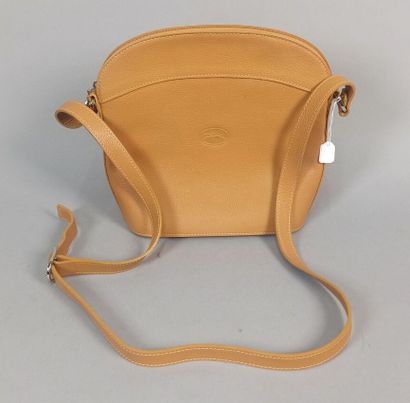 LONGCHAMP

Sac à bandoulière en cuir fauve

Dim....