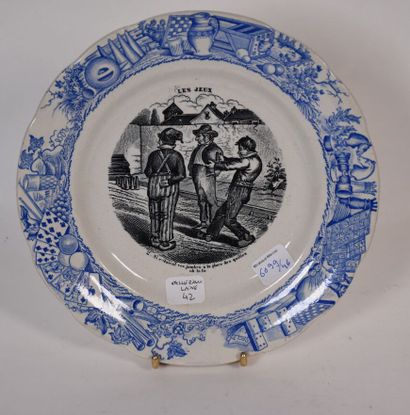 JEUX DE QUILLES.

Assiette à dessert en faience...