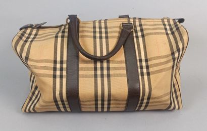 BURBERRY

Sac de voyage en toile et cuir...