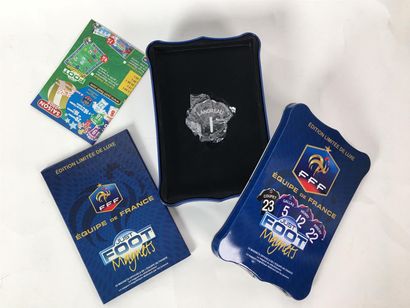 FOOTBALL. 

Coffret emboitage comprenant...
