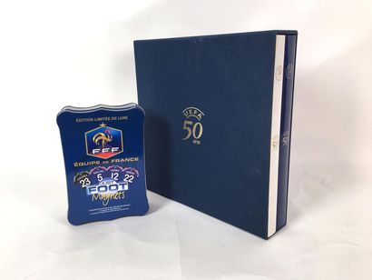 FOOTBALL. 

Coffret emboitage comprenant...