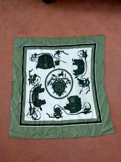 HERMES Paris

Carré 90 en twill de soie imprimée

Modèle...