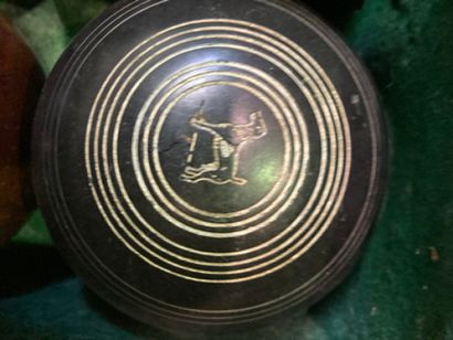 JEUX DE BOULE.

Boule de Boulingrin de marque...