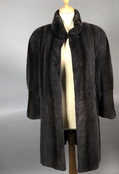 Fourrures REINER

Manteau ¾ vison rasé Saga...
